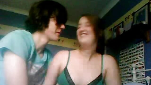ハンサムな男は最初にセックスをする処女を説得する 女 の 潮吹き エロ 動画