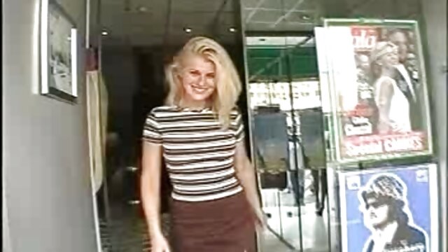 Fucks債券の若いポイントの口のキッチン 女 見る av