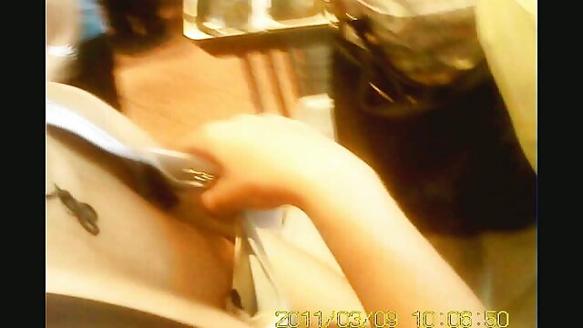 青い男性は口の中で縛られた大きな捕虜のメンバーを取る 官能 動画 女性 無料