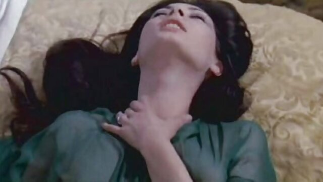 Nympho遊びとともにcucumberの前の本当の吸引 女 の 潮吹き エロ 動画