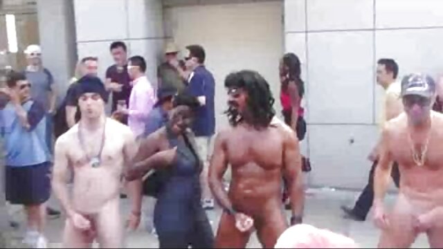 レズビアンと大きな胸fucks彼氏とstrapon 無料 av 女
