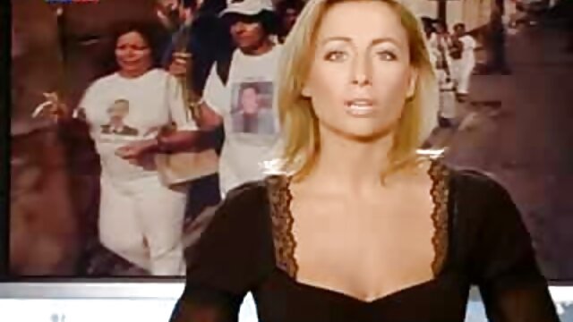 オートバイの座席に舌で女の子を撫でる 女の子 動画 エロ