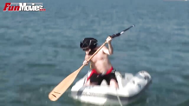 彼は優しくクソする前に浴室で女の子の背中を暗くする 女 と 女 で エロ 動画
